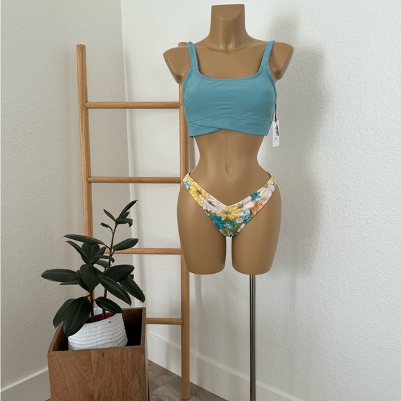 Women's Longline Square Neck Bralette Bikini
Top - Shade & Shore Green M - Picture 4 of 6